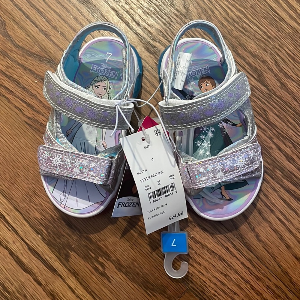 NWT Light Up Frozen Sandals size 7